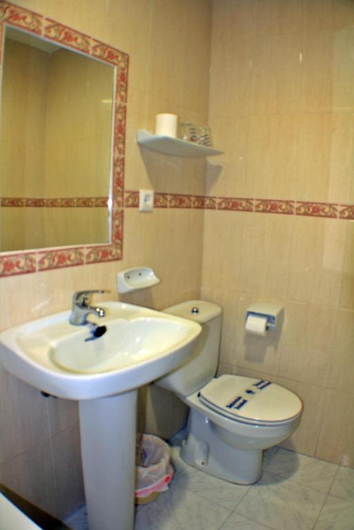 Hostal Carlos I La Línea de la Concepción Pokoj fotografie